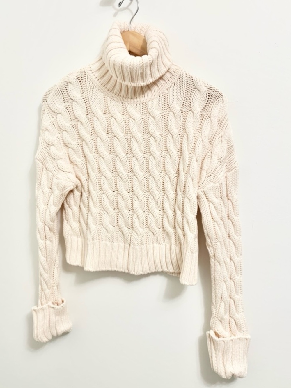 Sokie Collective Cropped Cable Knit Thick Turtle Neck Sweater Beige Cream XS